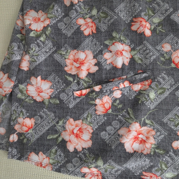 Friendly Floral Bloom Scrub Top Healing Hands 3 X[ 2Pocket V Neck - Picture 2 of 11